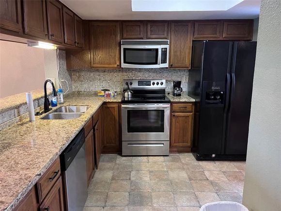 4444 Victory Drive Unit 1302 Houston, TX Townhouse Active - Photo 1 of 22. Opens carousel modal