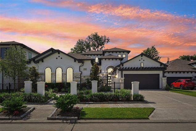 8914 Orchard Cove