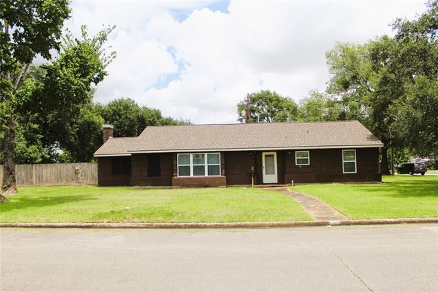 1800 Leggett Drive