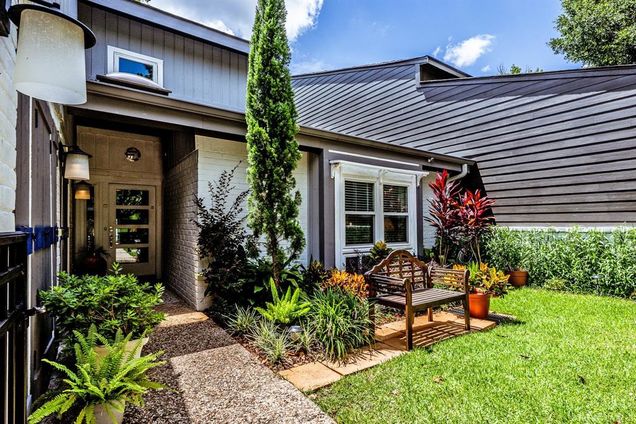 1516 Green Briar