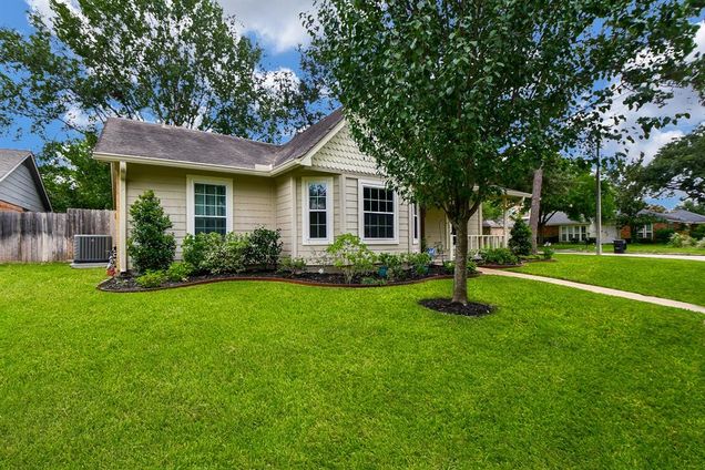 1902 Hollyoak Drive Houston, TX House Active - Photo 1 of 40. Opens carousel modal