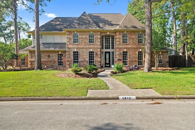 1810 Seven Maples Drive