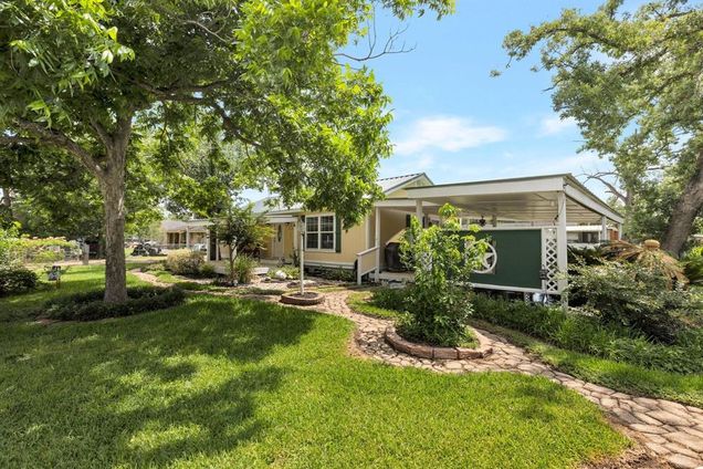 639 Manor Street Houston, TX House Active - Photo 1 of 31. Opens carousel modal