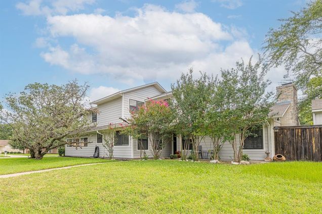 8103 Raintree Drive