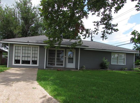 2902 Tarpey Avenue Texas City, TX House Active - Photo 1 of 10. Opens carousel modal