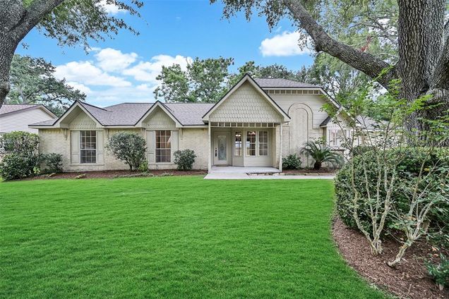 812 Sandringham Drive Friendswood, TX House Active - Photo 1 of 35. Opens carousel modal