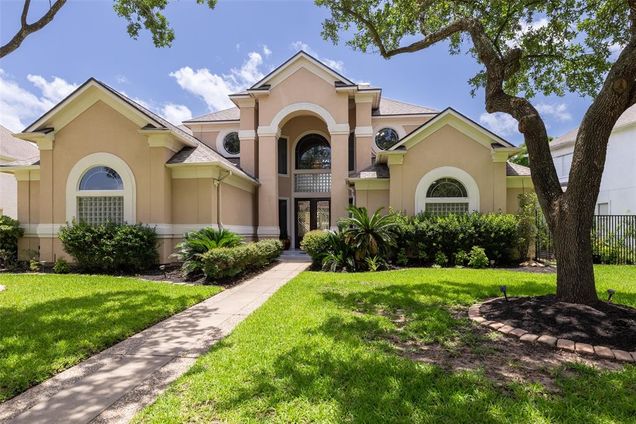42 Lake Mist Drive