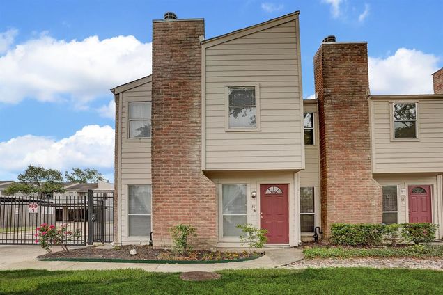 3901 Woodchase Drive Unit 31 Houston, TX Townhouse Sold - Photo 1 of 1. Opens carousel modal