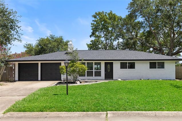 2302 Bayou Drive