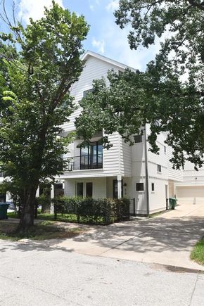 818 Knox Street