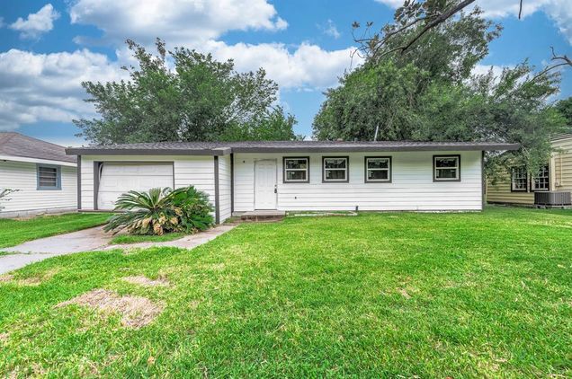 410 Wisteria Street La Marque, TX House Active - Photo 1 of 23. Opens carousel modal
