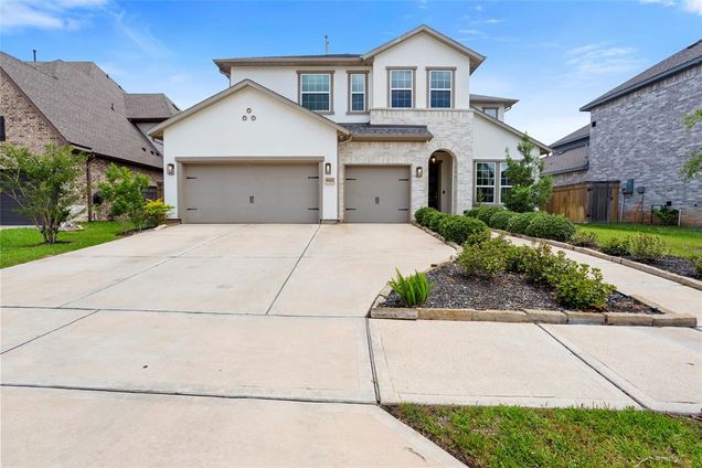 9923 Golden Woods Drive