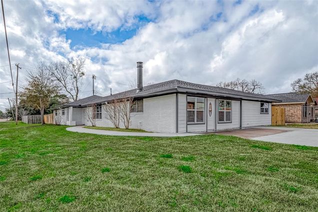 300 Lane Drive Rosenberg, TX House Active - Photo 1 of 39. Opens carousel modal