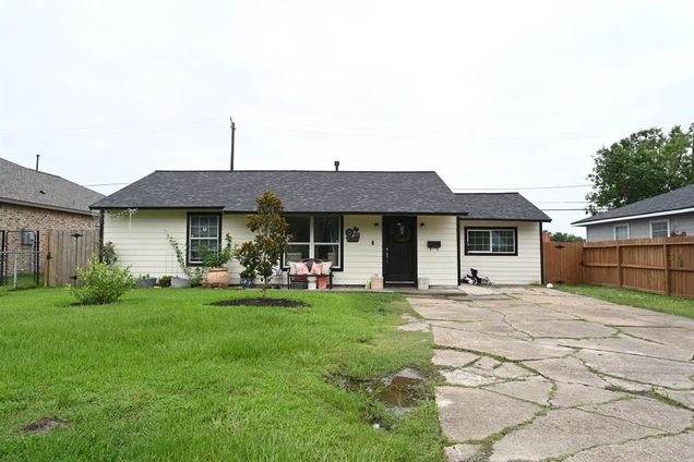 5826 Southwind Street Houston, TX House Active - Photo 1 of 15. Opens carousel modal