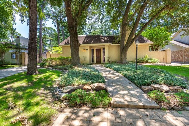 354 Tealwood Drive Houston, TX House Active - Photo 1 of 48. Opens carousel modal