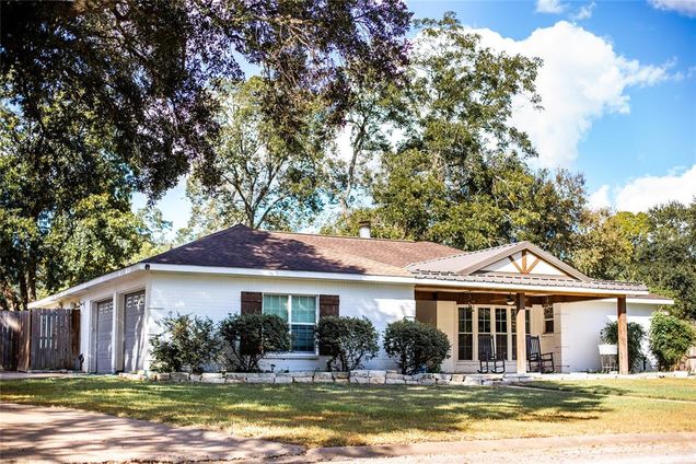 14902 Bernard Timbers Dr East Bernard, TX House Active - Photo 1 of 30. Opens carousel modal