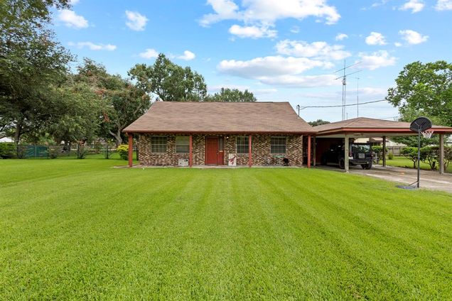 6840 Hansen Boulevard Groves, TX House Active - Photo 1 of 27. Opens carousel modal