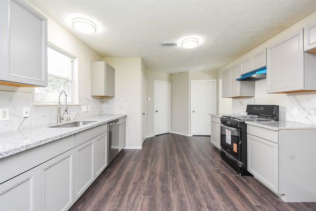 13138 Cherryglade Court Houston, TX House Active - Photo 1 of 32. Opens carousel modal