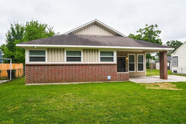 4512 Normandy Way Houston, TX House Active - Photo 1 of 32. Opens carousel modal