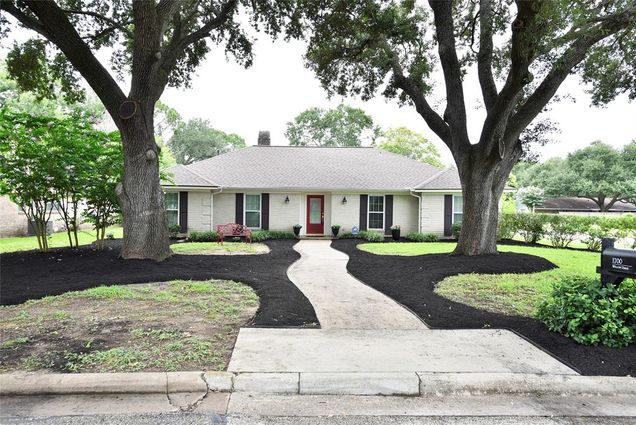 1700 Willow Drive