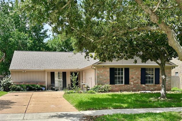 3418 Green Fields Drive