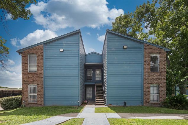 10001 Westpark Drive Unit 75 Houston, TX Townhouse Active - Photo 1 of 24. Opens carousel modal