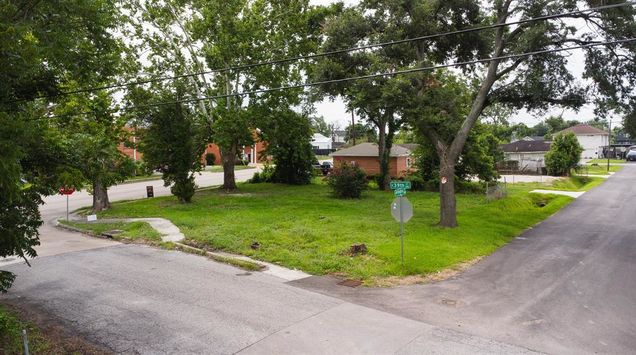 7819 N Main Street Houston, TX Plot of land Active - Photo 1 of 8. Opens carousel modal