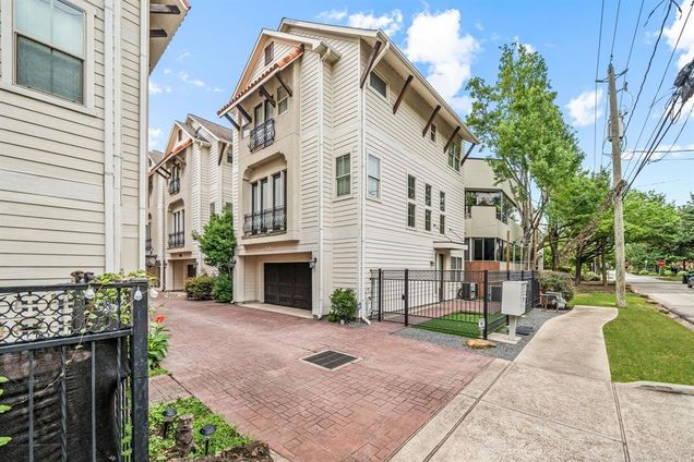 229 Knox Street