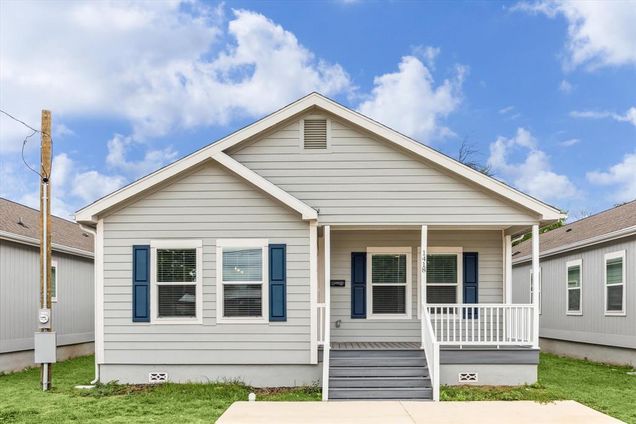 1418 Burleson