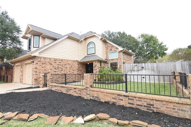 519 Earls Court Drive