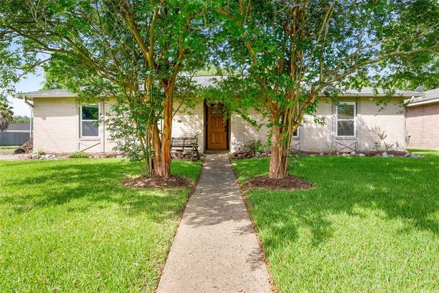16738 Forest Bend Avenue Friendswood, TX House Active - Photo 1 of 26. Opens carousel modal