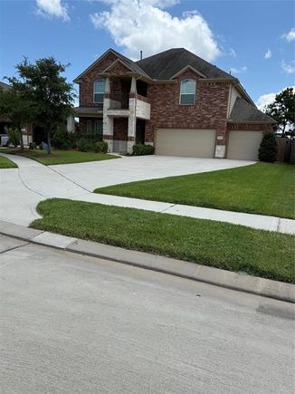 21642 Chinese Fir Lane Porter, TX House Active - Photo 1 of 44. Opens carousel modal