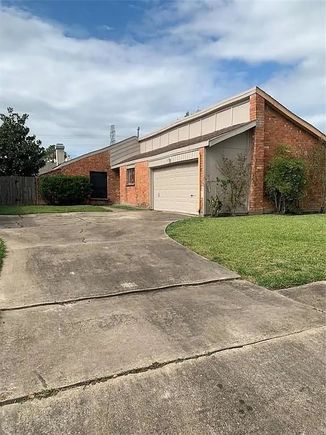 6826 Songbrook Drive Houston, TX House Active - Photo 1 of 13. Opens carousel modal