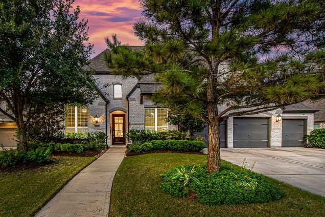 2807 Dogwood Terrace Lane