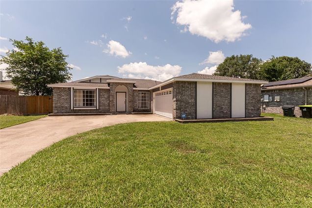 28907 Sedgefield Street Spring, TX House Active - Photo 1 of 35. Opens carousel modal