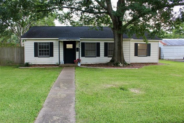 716 E Miller Street Angleton, TX House Active - Photo 1 of 14. Opens carousel modal