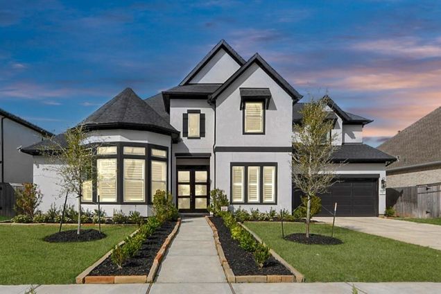 10015 Crescent Wood Drive