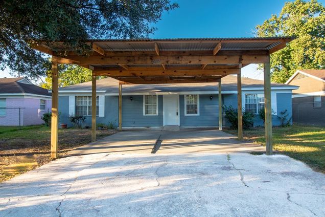 4219 Dawson Lane Houston, TX House Sold - Photo 1 of 1. Opens carousel modal