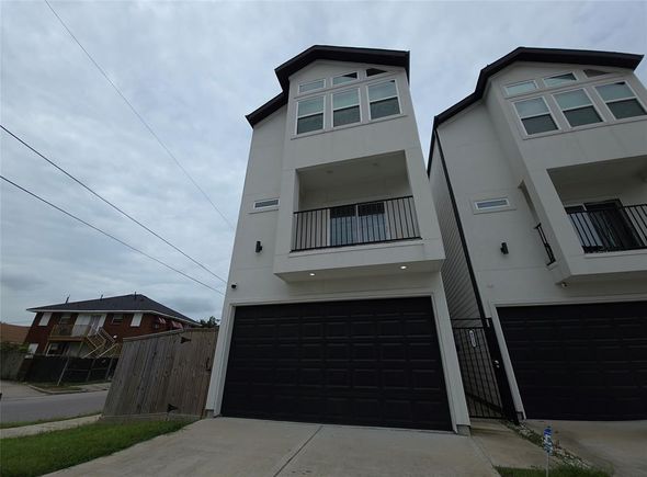 4022 Mckinney Street Houston, TX House Active - Photo 1 of 25. Opens carousel modal