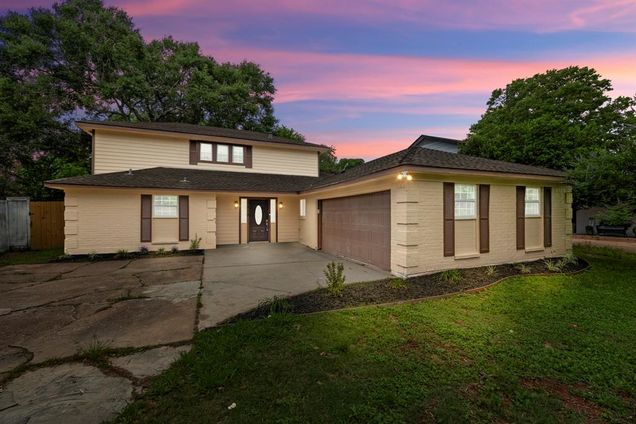 1819 Redwood Court