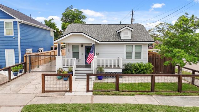 1311 Walton Street Houston, TX House Active - Photo 1 of 43. Opens carousel modal
