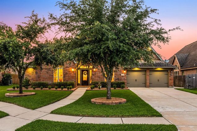 13909 Morgan Bay Drive Pearland, TX House Active - Photo 1 of 37. Opens carousel modal