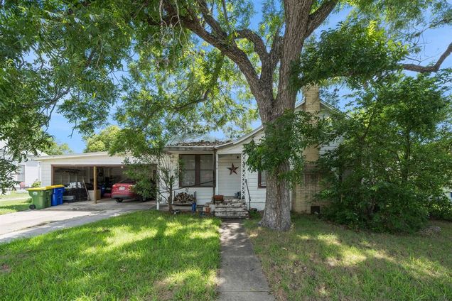 310 Darst Street Gonzales, TX House Active - Photo 1 of 18. Opens carousel modal