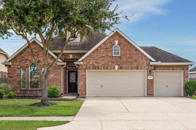 3509 Gettysburg Drive Pearland, TX House Active - Photo 1 of 30. Opens carousel modal