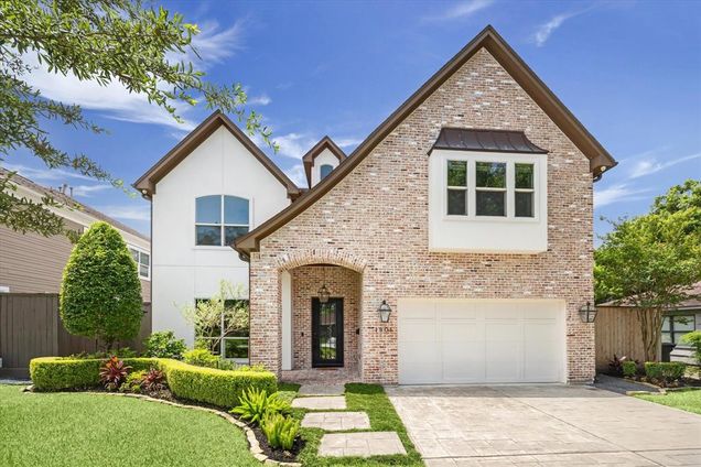 1901 Woodcrest Drive