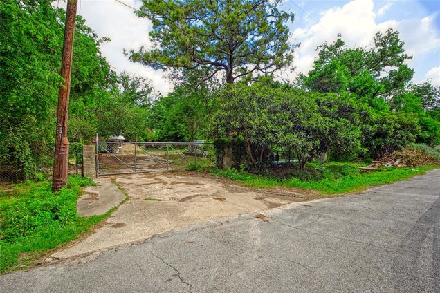 7505 Jay Street Houston, TX Plot of land Active - Photo 1 of 13. Opens carousel modal