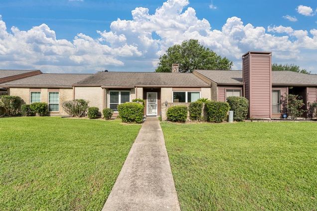 8660 Maplecrest Drive Houston, TX Townhouse Sold - Photo 1 of 1. Opens carousel modal