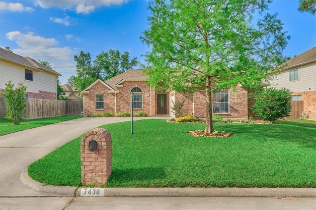 7430 Stonesfield Place Spring, TX House Pending - Photo 1 of 24. Opens carousel modal