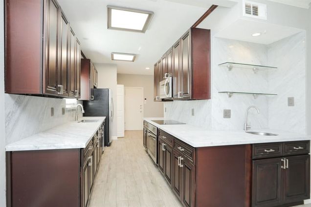 9400 Doliver Drive Unit 60
