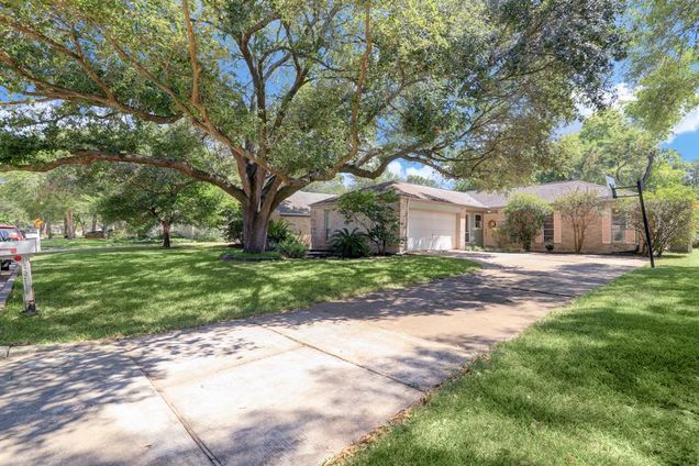 13911 Oakwood Lane Sugar Land, TX House Sold - Photo 1 of 1. Opens carousel modal
